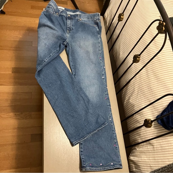 GAP Baby boot jeans w added hand embroidered flowers - Picture 4 of 10